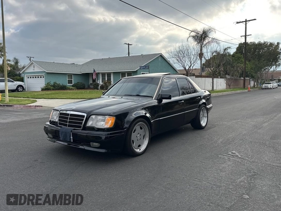 1994 Mercedes-Benz 400 E z VIN WDBEA34E6RC103296, wystawiony jako Copart lot #51020195 z przebiegiem 186 132 mil mil oraz Tytuł czysty. Historia ofert i sprzedaży dostępna na DreamBid. Obrazek 2.