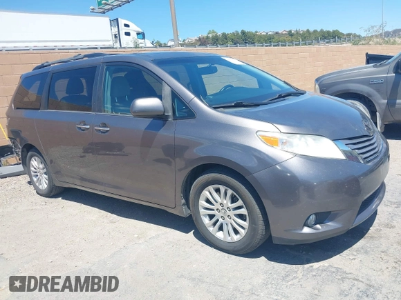 2016 Toyota Sienna XLE with VIN 5TDYK3DCXGS722960, listed as a IAAI auction lot 42153794 with 147,331 mi miles. Bid and sale history available at carsss.com. Image 1.