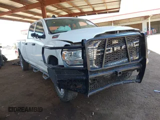 2020 Ram 2500 Tradesman z VIN 3C6UR5HJ2LG111495, wystawiony jako IAAI lot #42068717 z przebiegiem 172 052 mil mil oraz . Historia ofert i sprzedaży dostępna na DreamBid. Obrazek 1.