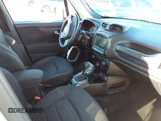 2020 Jeep Renegade Altitude z VIN ZACNJABB8LPL91658, wystawiony jako IAAI lot #41534304 z przebiegiem 76 135 mil mil oraz . Historia ofert i sprzedaży dostępna na DreamBid. Obrazek 5.