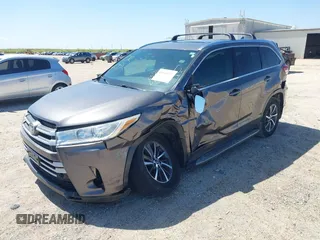 2017 Toyota Highlander XLE with VIN 5TDKZRFH1HS511984, listed as a IAAI auction lot 41948237 with 119,494 mi miles and . Bid and sale history available at DreamBid. Image 2.