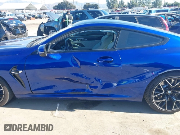 2020 BMW M8 z VIN WBSAE0C06LCD53214, wystawiony jako IAAI lot #38301455 z przebiegiem 20 410 mil mil oraz . Historia ofert i sprzedaży dostępna na DreamBid. Obrazek 14.