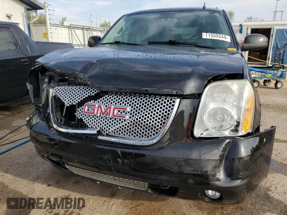 2011 GMC Yukon Denali with VIN 1GKS2EEF1BR327295, listed as a Copart auction lot 71555544 with 212,362 mi miles and Salvage Title. Bid and sale history available at carsss.com. Image 5.