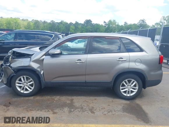 2015 Kia Sorento LX with VIN 5XYKT3A64FG611172, listed as a IAAI auction lot 42007348 with 120,426 mi miles. Bid and sale history available at carsss.com. Image 14.