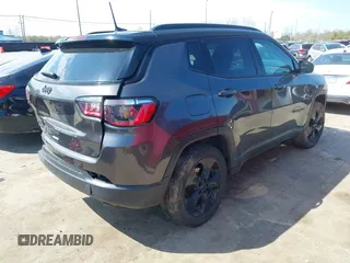 2021 Jeep Compass Latitude z VIN 3C4NJDBB4MT555101, wystawiony jako IAAI lot #42086222 z przebiegiem 45 785 mil mil oraz . Historia ofert i sprzedaży dostępna na DreamBid. Obrazek 4.