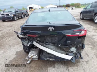 2025 Toyota Camry LE z VIN 4T1DAACK0SU057646, wystawiony jako IAAI lot #42147253 z przebiegiem 6 675 mil mil oraz . Historia ofert i sprzedaży dostępna na DreamBid. Obrazek 17.