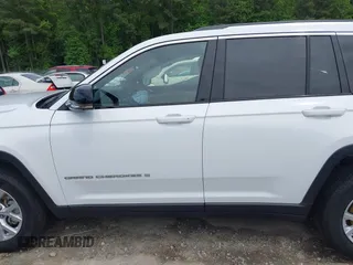 2023 Jeep Grand Cherokee Limited z VIN 1C4RJHBG3PC625434, wystawiony jako IAAI lot #42295033 z przebiegiem 27 084 mil mil oraz . Historia ofert i sprzedaży dostępna na DreamBid. Obrazek 14.