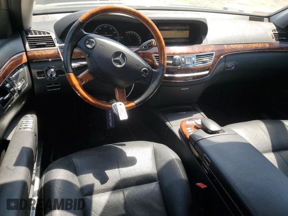 2008 Mercedes-Benz S 550 z VIN WDDNG86XX8A228278, wystawiony jako Copart lot #56500155 z przebiegiem 130 341 mil mil oraz Szkoda całkowita • Salvage title. Historia ofert i sprzedaży dostępna na DreamBid. Obrazek 8.