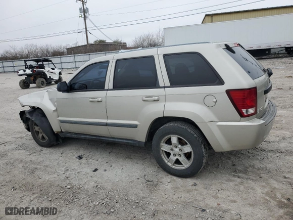 2007 Jeep Grand Cherokee Laredo with VIN 1J8GR48K97C609350, listed as a Copart auction lot 43913885 with 195,125 mi miles and Salvage Title. Bid and sale history available at carsss.com. Image 2.