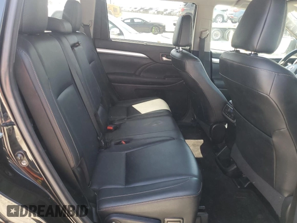 2017 Toyota Highlander XLE z VIN 5TDJZRFH8HS411635, wystawiony jako Copart lot #52080215 z przebiegiem 83 711 mil mil oraz Szkoda całkowita • Salvage title. Historia ofert i sprzedaży dostępna na DreamBid. Obrazek 11.