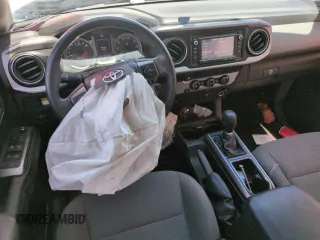 2017 Toyota Tacoma SR5 z VIN 5TFAZ5CN5HX048708, wystawiony jako Copart lot #53750475 z przebiegiem 104 861 mil mil oraz Szkody całkowita. Historia ofert i sprzedaży dostępna na DreamBid. Obrazek 8.