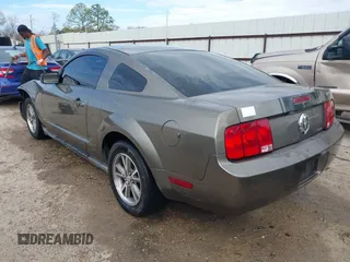 2005 Ford Mustang Deluxe with VIN 1ZVFT80N955159084, listed as a IAAI auction lot 41501154 with 222,942 mi miles. Bid and sale history available at carsss.com. Image 3.