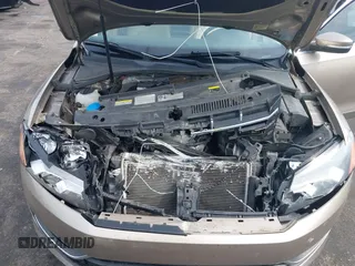 2015 Volkswagen Passat SEL Premium z VIN 1VWCV7A33FC025205, wystawiony jako IAAI lot #42098256 z przebiegiem 165 661 mil mil oraz . Historia ofert i sprzedaży dostępna na DreamBid. Obrazek 10.