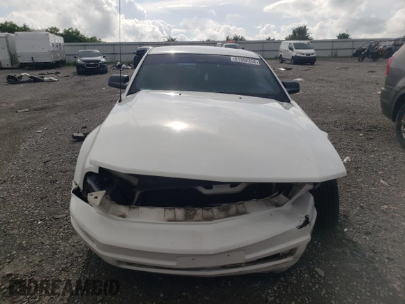 2008 Ford Mustang Deluxe с VIN 1ZVHT80N985136675, выставлен на аукционе Copart как лот 61352255 с пробегом 144 043 миль миль и Списание • Salvage title. История ставок и продаж доступна на DreamBid. Изображение 5.