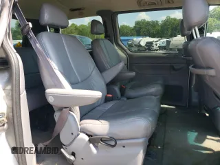 2000 Chrysler Town & Country LXi with VIN 1C4GP54L2YB534385, listed as a Copart auction lot 69637894 with 166,632 mi miles and Salvage Title. Bid and sale history available at carsss.com. Image 11.