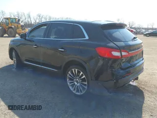 2017 Lincoln MKX Reserve z VIN 2LMPJ8LP2HBL25990, wystawiony jako IAAI lot #41780043 z przebiegiem 121 883 mil mil oraz . Historia ofert i sprzedaży dostępna na DreamBid. Obrazek 3.