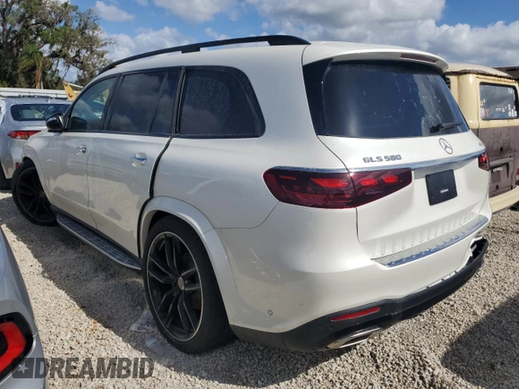 2024 Mercedes-Benz GLS 580 z VIN 4JGFF8FE2RB137755, wystawiony jako Copart lot #75875214 z przebiegiem Nie podano mil oraz Nie do naprawy. Historia ofert i sprzedaży dostępna na DreamBid. Obrazek 2.