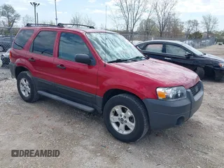 2006 Ford Escape XLT with VIN 1FMYU931X6KA24055, listed as a IAAI auction lot 42098827 with 175,261 mi miles. Bid and sale history available at carsss.com. Image 1.