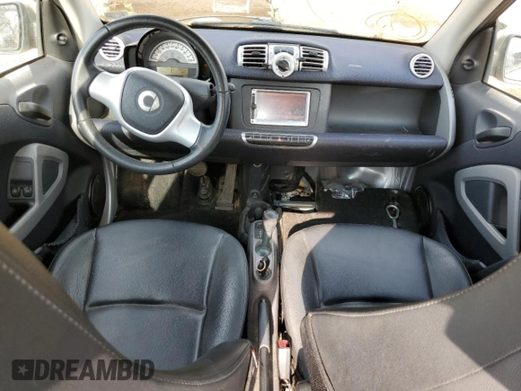 2015 Smart fortwo Passion z VIN WMEEJ3BA3FK809467, wystawiony jako Copart lot #50590865 z przebiegiem 83 821 mil mil oraz Szkody całkowita. Historia ofert i sprzedaży dostępna na DreamBid. Obrazek 8.