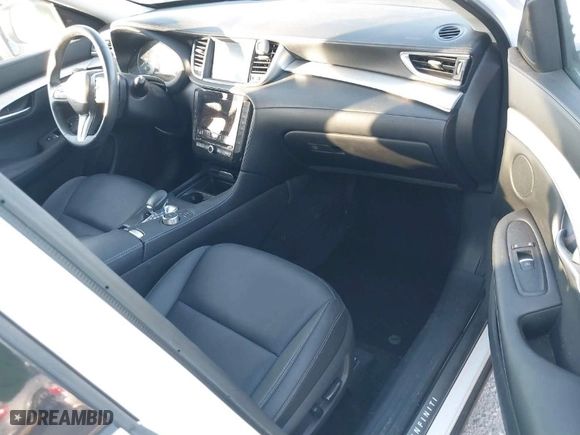 2021 Infiniti QX50 LUXE with VIN 3PCAJ5BA8MF102626, listed as a IAAI auction lot 38420561 with 30,436 mi miles. Bid and sale history available at carsss.com. Image 5.