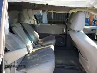 2014 Toyota Sienna XLE z VIN 5TDYK3DC6ES524504, wystawiony jako Copart lot #56509235 z przebiegiem Nie podano mil oraz Szkoda całkowita • Salvage title. Historia ofert i sprzedaży dostępna na DreamBid. Obrazek 11.
