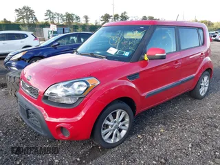 2013 Kia Soul ! with VIN KNDJT2A6XD7551463, listed as a IAAI auction lot 42141971 with 999,999 mi miles. Bid and sale history available at carsss.com. Image 2.