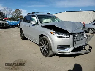 2024 Volvo XC90 Plus Bright Theme z VIN YV4062PE9R1236095, wystawiony jako Copart lot #84622444 z przebiegiem Nie podano mil oraz Szkoda całkowita • Salvage title. Historia ofert i sprzedaży dostępna na DreamBid. Obrazek 14.