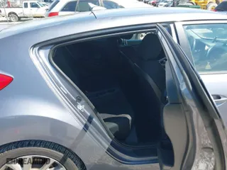 2017 Hyundai Veloster with VIN KMHTC6AD8HU305853, listed as a IAAI auction lot 41915404 with 115,663 mi miles. Bid and sale history available at carsss.com. Image 8.