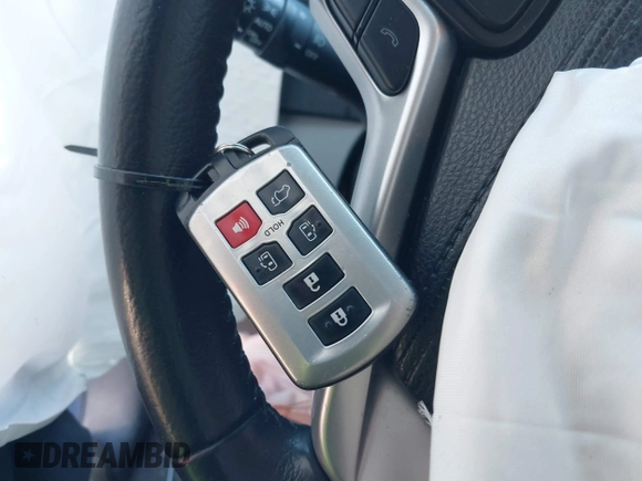 2018 Toyota Sienna XLE Auto Access Seat with VIN 5TDYZ3DC5JS934443, listed as a IAAI auction lot 41780089 with 74,363 mi miles and . Bid and sale history available at DreamBid. Image 11.