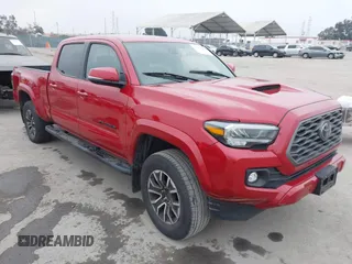 2022 Toyota Tacoma SR5 z VIN 3TMBZ5DN5NM036496, wystawiony jako IAAI lot #42489009 z przebiegiem 62 001 mil mil oraz . Historia ofert i sprzedaży dostępna na DreamBid. Obrazek 1.