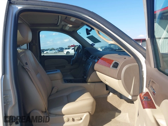 2013 GMC Yukon XL SLT with VIN 1GKS1KE07DR362570, listed as a IAAI auction lot 41500425 with 89,352 mi miles. Bid and sale history available at carsss.com. Image 5.
