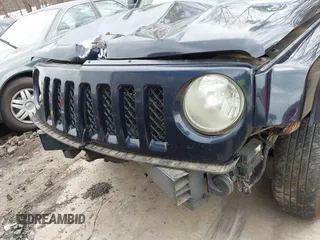 2011 Jeep Patriot Latitude with VIN 1J4NT1GB5BD140710, listed as a IAAI auction lot 41499486 with 182,809 mi miles. Bid and sale history available at carsss.com. Image 6.
