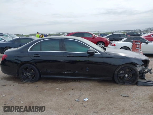 2019 Mercedes-Benz E 300 с VIN WDDZF4JB9KA547672, выставлен на аукционе IAAI как лот 41936530 с пробегом 67 332 миль миль и . История ставок и продаж доступна на DreamBid. Изображение 13.