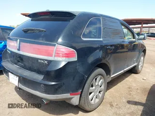 2007 Lincoln MKX z VIN 2LMDU68C07BJ40100, wystawiony jako IAAI lot #42429186 z przebiegiem 189 587 mil mil oraz . Historia ofert i sprzedaży dostępna na DreamBid. Obrazek 4.