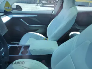 2022 Tesla Model 3 Long Range z VIN 5YJ3E1EBXNF263832, wystawiony jako Copart lot #57177445 z przebiegiem Nie podano mil oraz Szkoda całkowita • Salvage title. Historia ofert i sprzedaży dostępna na DreamBid. Obrazek 7.