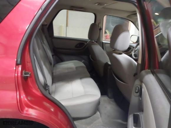 2006 Ford Escape XLT with VIN 1FMYU03106KC15575, listed as a IAAI auction lot 42017906 with 187,733 mi miles. Bid and sale history available at carsss.com. Image 8.