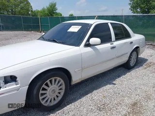 2008 Mercury Grand Marquis LS z VIN 2MEFM75V58X638347, wystawiony jako IAAI lot #42149058 z przebiegiem 115 460 mil mil oraz . Historia ofert i sprzedaży dostępna na DreamBid. Obrazek 6.