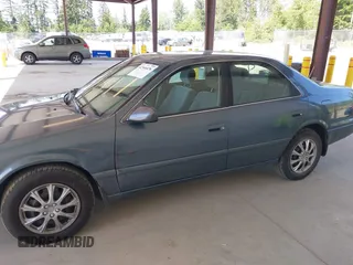 2000 Toyota Camry CE z VIN JT2BG22KXY0406984, wystawiony jako IAAI lot #42344436 z przebiegiem 234 729 mil mil oraz . Historia ofert i sprzedaży dostępna na DreamBid. Obrazek 6.