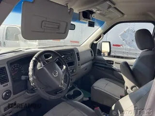 2013 Nissan NV S z VIN 1N6BF0KL4DN108271, wystawiony jako IAAI lot #42376656 z przebiegiem Nie podano mil oraz . Historia ofert i sprzedaży dostępna na DreamBid. Obrazek 1.