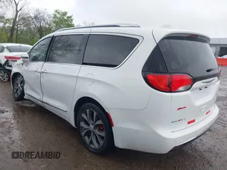 2018 Chrysler Pacifica Limited z VIN 2C4RC1GG8JR107182, wystawiony jako IAAI lot #42113415 z przebiegiem 154 982 mil mil oraz . Historia ofert i sprzedaży dostępna na DreamBid. Obrazek 3.