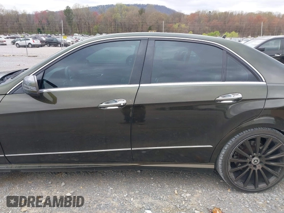 2010 Mercedes-Benz E-Class E 550 Luxury with VIN WDDHF9AB4AA128264, listed as a IAAI auction lot 41842230 with 216,724 mi miles. Bid and sale history available at carsss.com. Image 15.