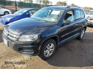2015 Volkswagen Tiguan SE z VIN WVGAV7AX2FW593453, wystawiony jako IAAI lot #41658359 z przebiegiem 159 619 mil mil oraz . Historia ofert i sprzedaży dostępna na DreamBid. Obrazek 18.