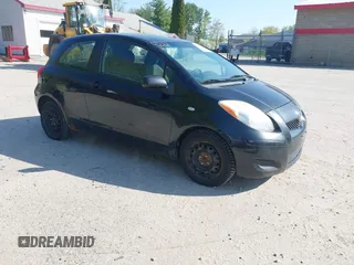 2010 Toyota Yaris z VIN JTDJT4K39A5292536, wystawiony jako IAAI lot #42229412 z przebiegiem 152 195 mil mil oraz . Historia ofert i sprzedaży dostępna na DreamBid. Obrazek 1.