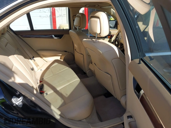 2008 Mercedes-Benz C 300 Sport z VIN WDDGF54X38F138356, wystawiony jako IAAI lot #41991750 z przebiegiem 128 673 mil mil oraz . Historia ofert i sprzedaży dostępna na DreamBid. Obrazek 8.