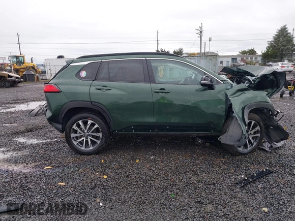 2023 Toyota Corolla Cross XLE z VIN 7MUDAABG2PV073950, wystawiony jako IAAI lot #40665833 z przebiegiem Nie podano mil oraz . Historia ofert i sprzedaży dostępna na DreamBid. Obrazek 13.