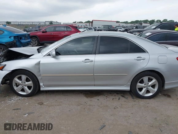 2011 Toyota Camry LE z VIN 4T1BF3EK9BU748210, wystawiony jako IAAI lot #42288534 z przebiegiem 141 208 mil mil oraz . Historia ofert i sprzedaży dostępna na DreamBid. Obrazek 14.