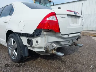 2011 Ford Fusion SE with VIN 3FAHP0HG3BR140455, listed as a IAAI auction lot 42020910 with 90,916 mi miles. Bid and sale history available at carsss.com. Image 18.