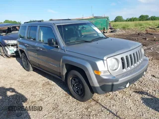 2014 Jeep Patriot Latitude z VIN 1C4NJPFB3ED905756, wystawiony jako IAAI lot #42317351 z przebiegiem 137 874 mil mil oraz . Historia ofert i sprzedaży dostępna na DreamBid. Obrazek 1.