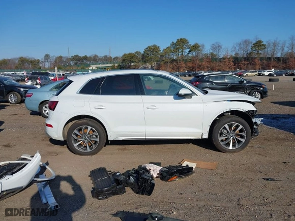 2024 Audi Q5 S line Premium with VIN WA1GAAFYXR2145718, listed as a IAAI auction lot 41261471 with 2,272 mi miles. Bid and sale history available at carsss.com. Image 14.