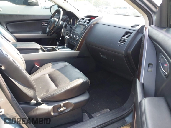 2010 Mazda CX-9 Grand Touring z VIN JM3TB3MV4A0203836, wystawiony jako IAAI lot #42411460 z przebiegiem 156 327 mil mil oraz . Historia ofert i sprzedaży dostępna na DreamBid. Obrazek 5.